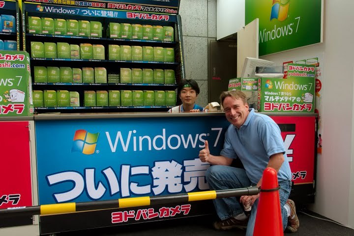 Linus Torvalds no estande do Windows 7